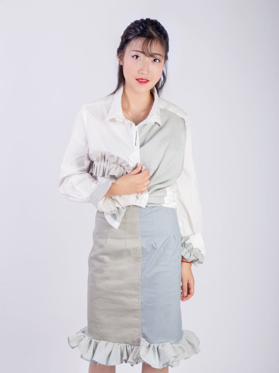 Camisa feminina em estúdio