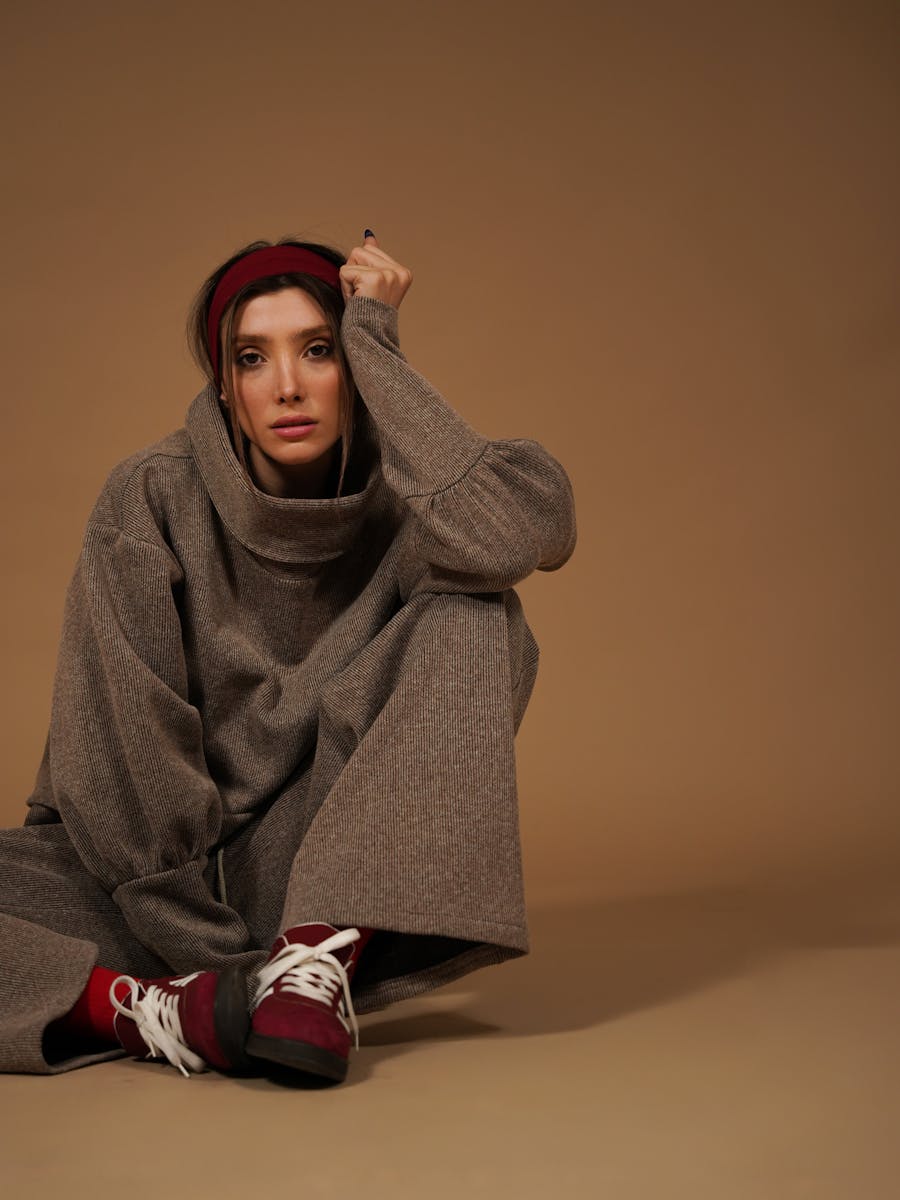 Malha feminina em composição neutra